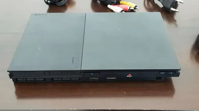 Playstation 2 Slim (PS2)