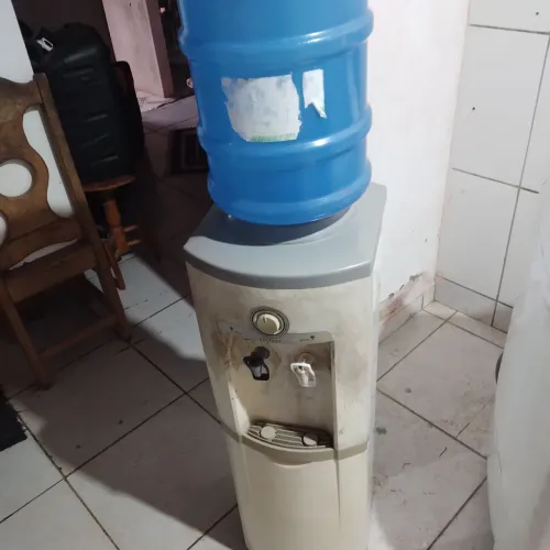 Estou vendendo um bebedouro 