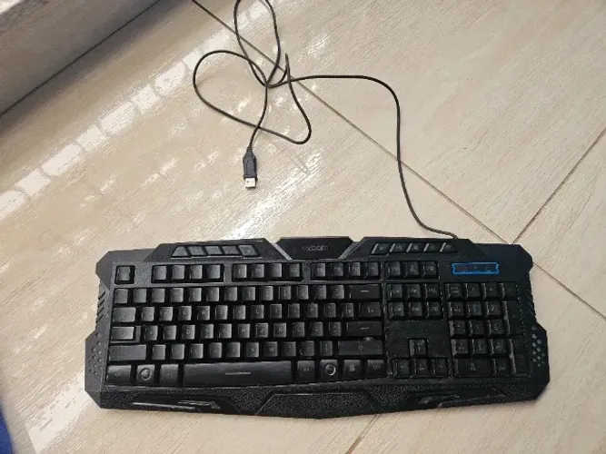 Teclado Exbom com teclas iluminadas usb