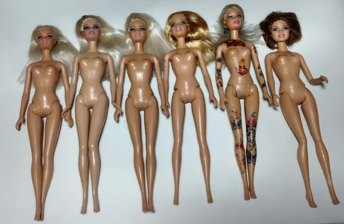 Lote com 6 Bonecas Barbie Mattel usadas leia a descrição.