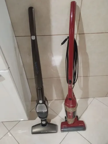 2 aspiradores de Pó Verticais (Aproveitar peças MOÓCA)