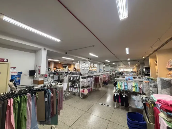 Prédio comercial disponível para locação e venda no bairro Centro em Uberlândia-MG