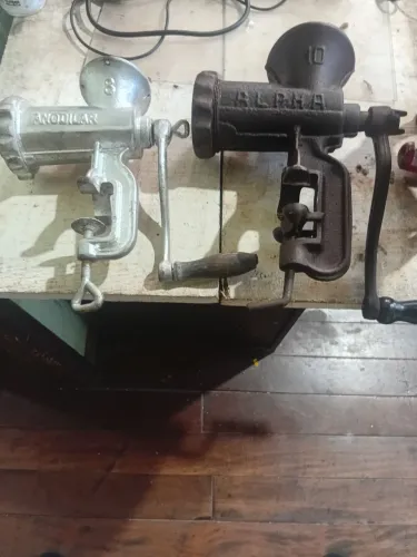 Vendo estes 2 moedor de carne n8 ,n10 como estão nas fotos