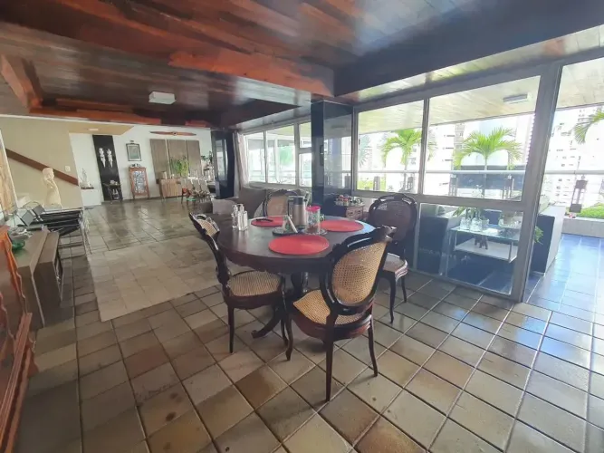 Uma casa suspensa em um ícone da arquitetura pernambucana