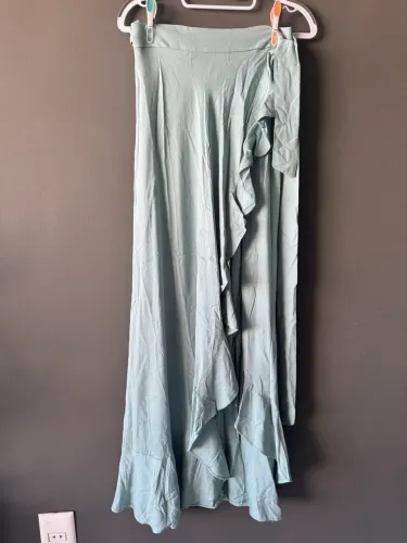 Saia verde clara comprida