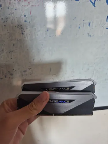 Memória RAM 16GB Consair RGB