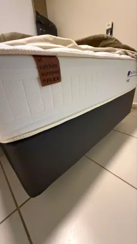 Vendo cama solteirão semi nova com etiqueta 