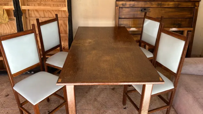 Mesa com 4 Cadeiras de Sucupira 