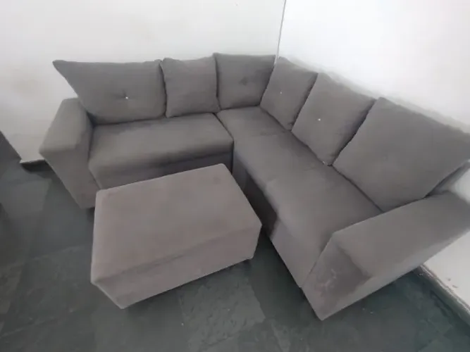 Sofá em "L" com Puff