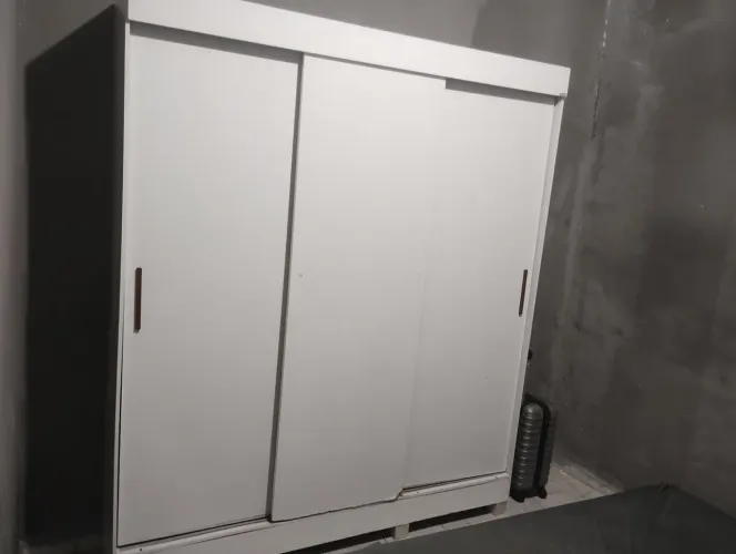 Guarda roupa semi-novo