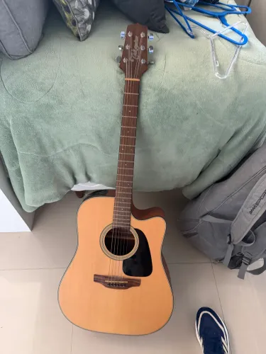 Violão semi novo Takamine