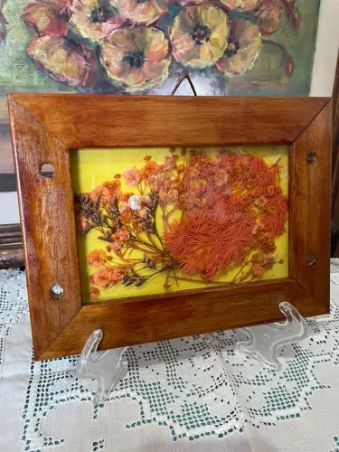 QUADRO FLORES SEMPRE VIVAS DESIDRATADAS COM MOLDURA MADEIRA /VIDRO VINTAGE.