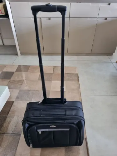 Mala executiva de rodinhas Primicia . Super nova! Pouquíssimo uso. Preço R$150,00..