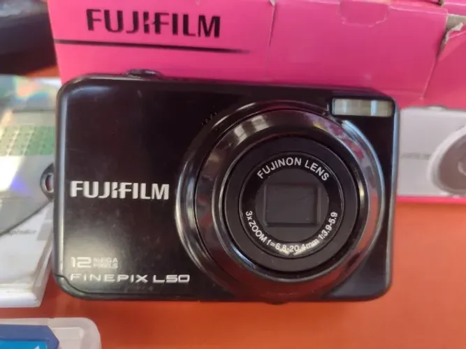 Camera digital Fujifilm L50 com defeito