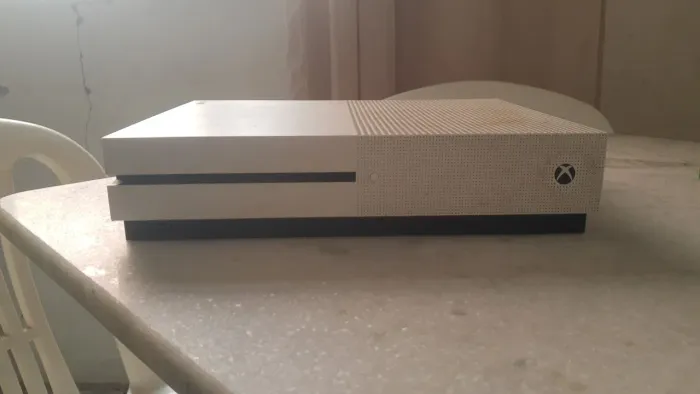 Vendo xbox one s 1tb + controle do xbox series x