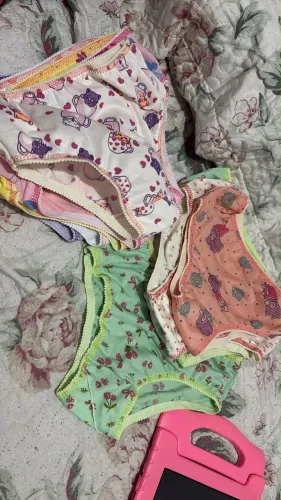 Vendo 14 calcinhas TAM 8 a 12 anos novas. n serviu na minha filha!