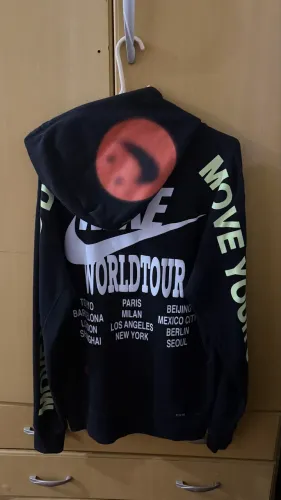 Blusa Nike World Tour