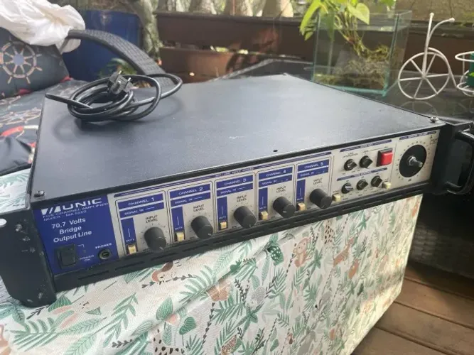 Amplificador/Potência Profissional Unic modelo MA 800S em excelente estado de conservação