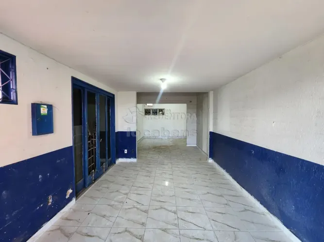 Salão comercial com espaço amplo, 01 copa no bairro Bosque da Saúde.