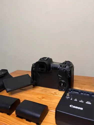 Canon EOS R