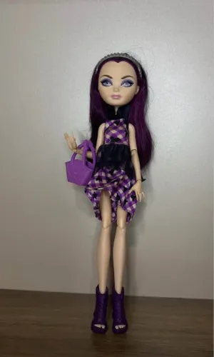 Boneca Ever After High Raven Queen