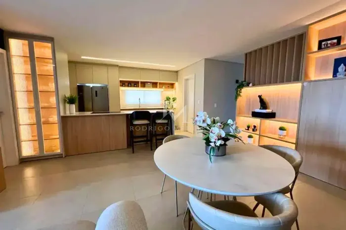 Cobertura duplex com 3 suítes e vista mar no Estreito