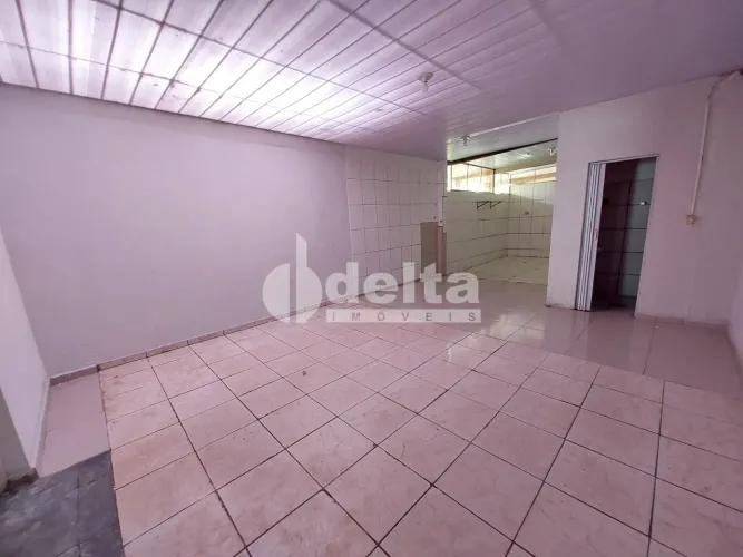 Loja disponível para locação no bairro Segismundo Pereira em Uberlândia-MG.