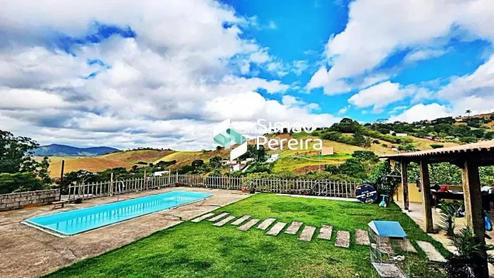 Excelente casa em condomínio fechado, Parque das Colinas em Matias Barbosa