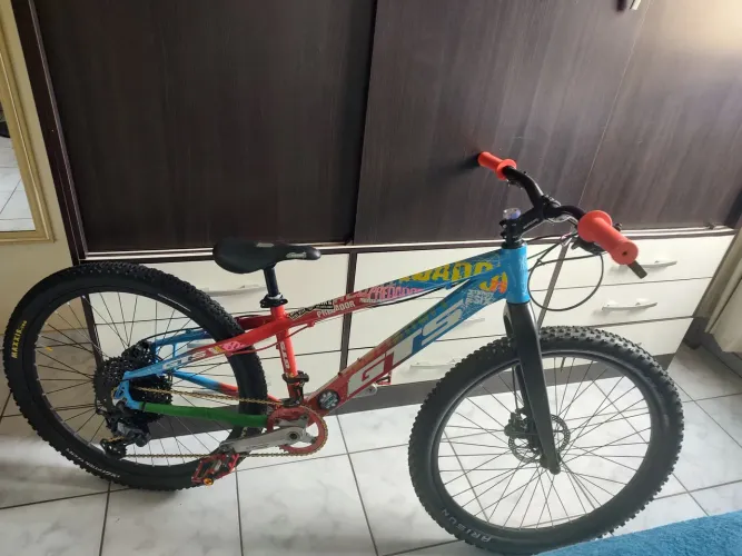 Bike GTS predador SIX garfo e guidão de carbono 12 velocidade grupo Shimano SLX freios 