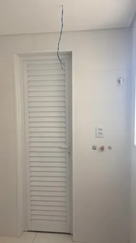 PORTA VENEZIANA EM ALUMÍNIO