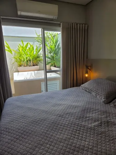 CASA TERREA COM 3 QUARTOS À VENDA, 250m2 - COND SAINT JOSEPH