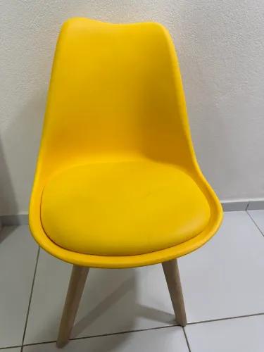 Cadeira Polipropileno Estofada Amarela