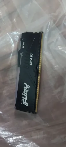 memória Kingston KF560C40BB-8 DDR5 de 8 GB, 6000MHz.
