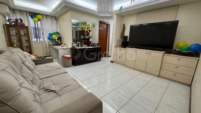 Apartamento com 3 dormitórios mais escritório localizado no bairro Estreito.