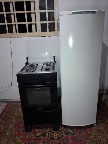 Geladeira e Fogão, usados mas funcionam. Entrego.