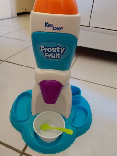Sorveteira infantil Frost Fruit (faz sorvete de verdade)
