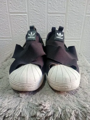Tênis Adidas