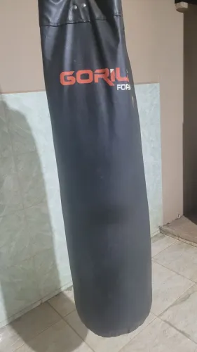 Saco de pancada cheio com luva