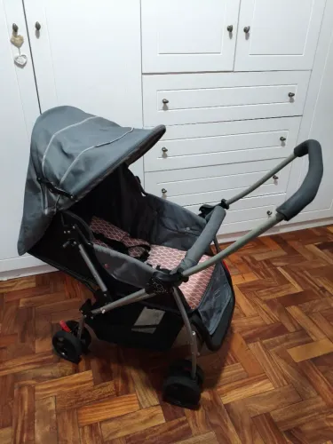 Carrinho de bebê reversível e reclinável