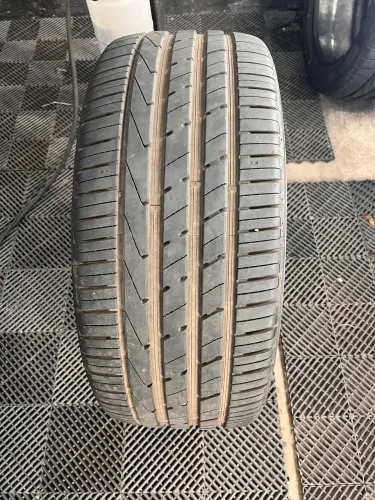 Pneu hankook 275/45 R20