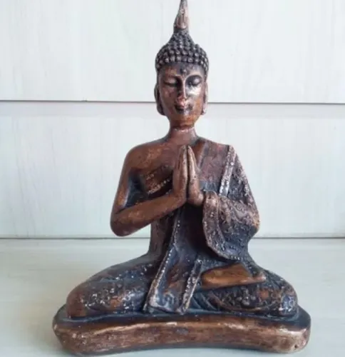 Escultura antiga buda estátua rica em detalhes de coleção linda.