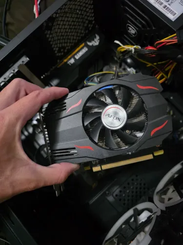 Placa de video RX 550 de 2gb tudo ok