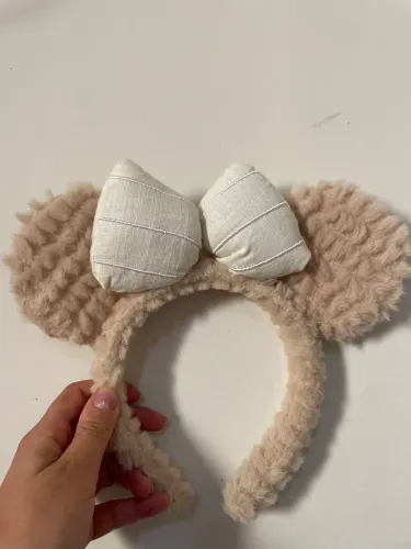 Tiara Minnie pelúcia bege / creme com laço
