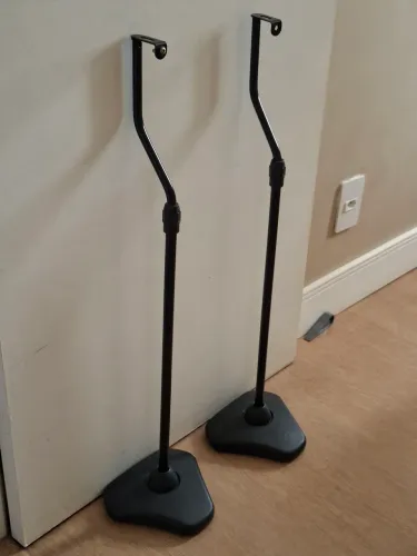 PAR DE PEDESTAL PARA CAIXAS DE HOME THEATER BASE TRIANGULAR