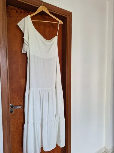 Vestido Midi Off White de Um Ombro Só - Usado apenas uma vez