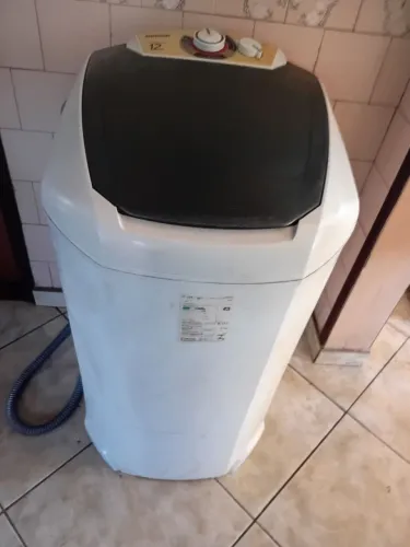 Vendo tanquinho sugar 12 kilos. Com guarde 90 dias!!