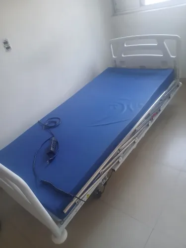 Cama hospitalar elétrica 8 meses de uso sem detalhe
