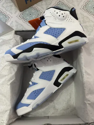 Air Jordan 6 Retro - University Blue