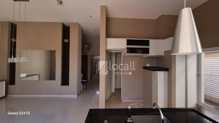 Casa com 3 quartos para alugar, 230 m² por R$ 7.300/mês - Condomínio Recanto do Lago - São
