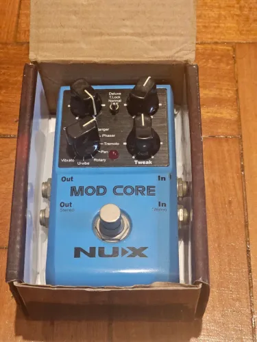 Pedal de Modulação Nux Mod Core Core Series em ótimo estado e na caixa original!